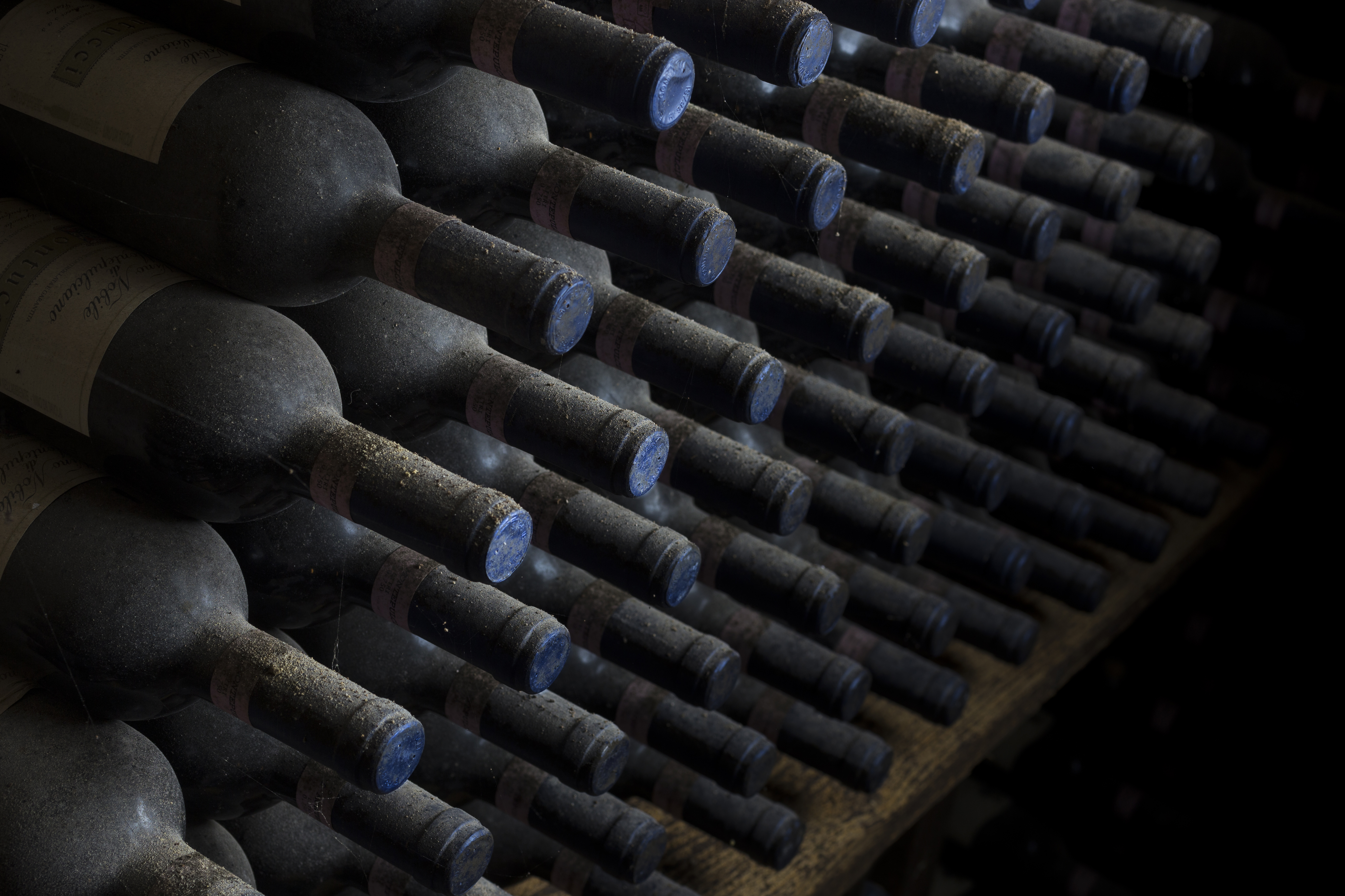 Immobili fin dall’imbottigliamento, i vini conservati in questa parte delle cantine conservano ancora intatti i sapori del loro tempo