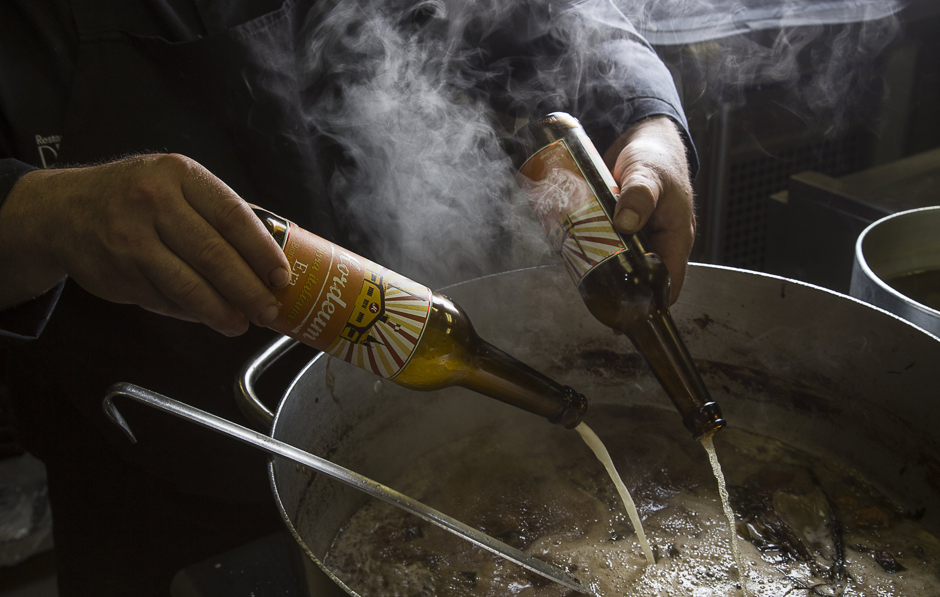 La preparazione del risotto mantecato al gorgonzola IGOR Gran Riserva Leonardi, con la birra artigianale Hordeum EVO